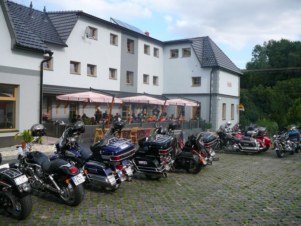 Penzion Pod Hurkou Hradecna Exterior photo